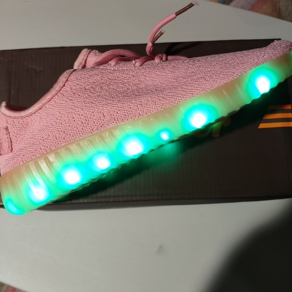 ✨🩷🩷PINK LIGHT-UP SNEAKERS-NEW - Picture 12 of 13